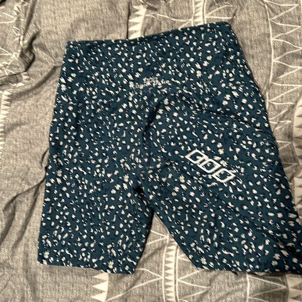 Lorna Jane dark green patterned leggings. Size 8/medium